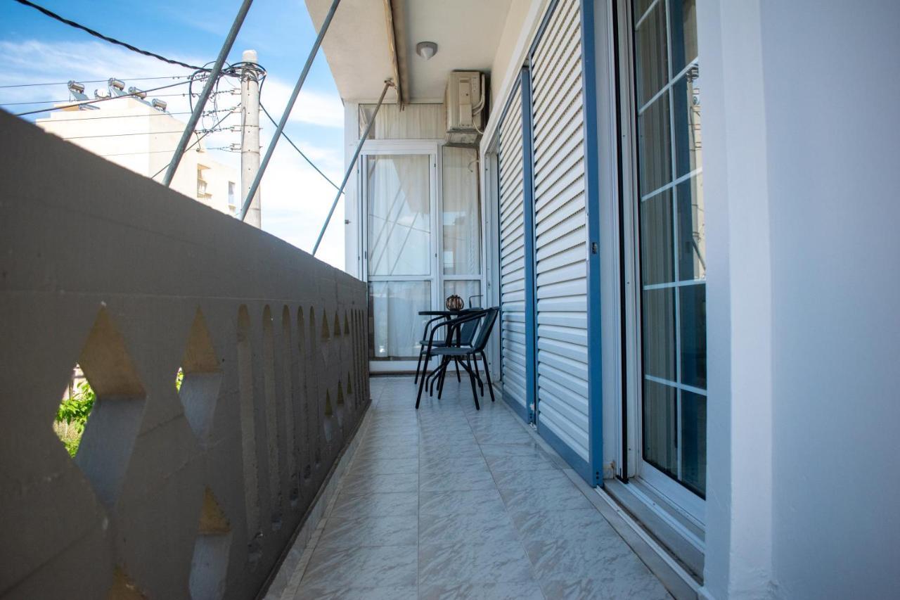 Eva's Residence, Family * חאניה