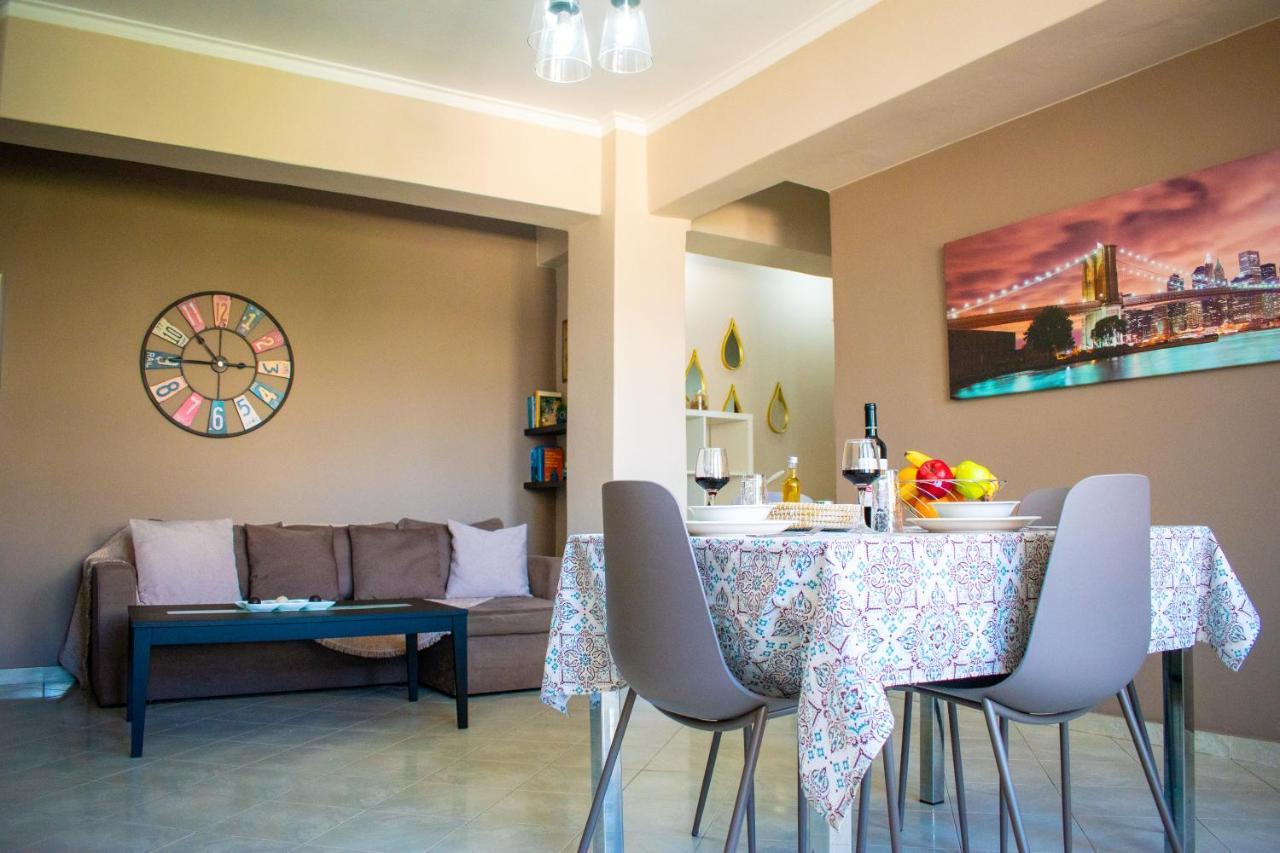 Eva's Residence, Family דירה