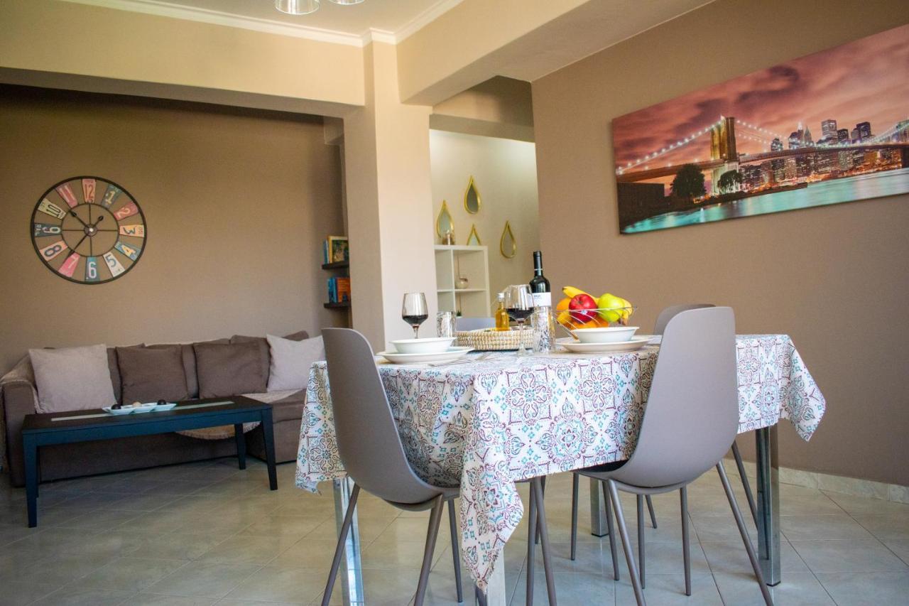 Eva's Residence, Family דירה