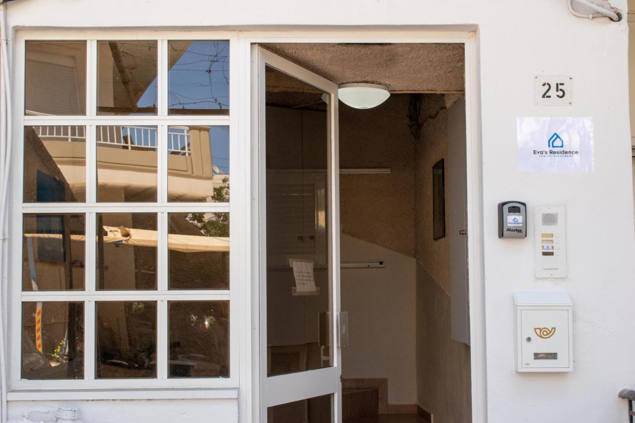 Eva's Residence, Family דירה